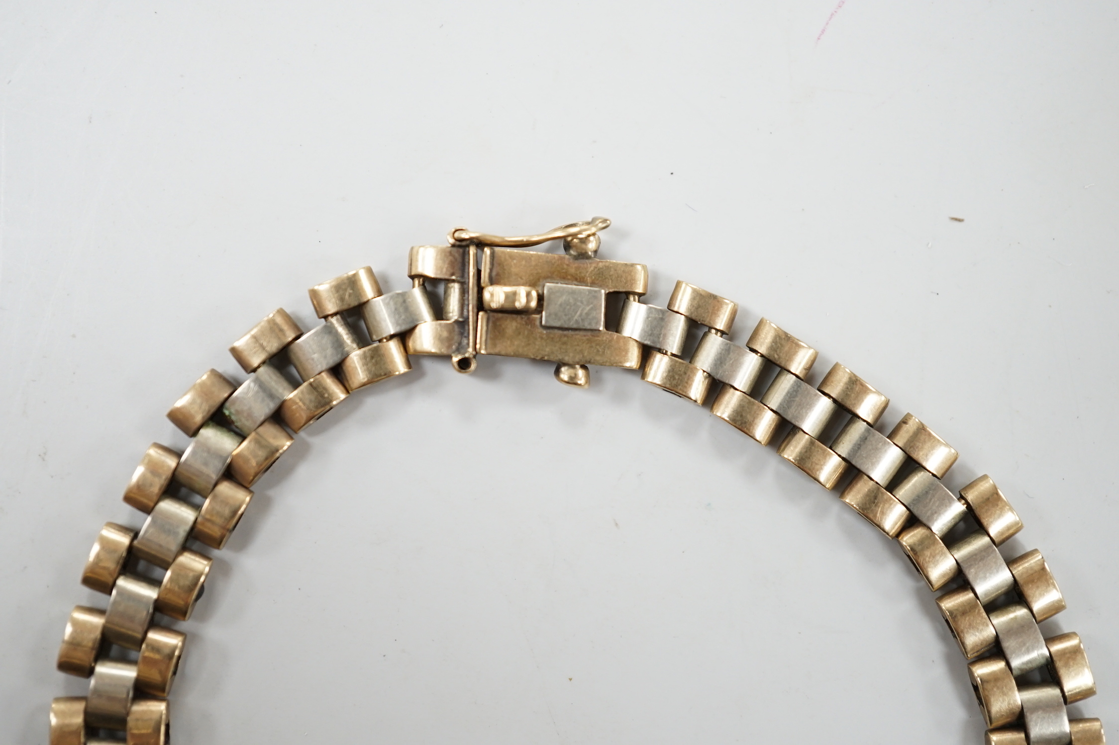 A two colour 9ct bracelet, 18cm, 14.5 grams.